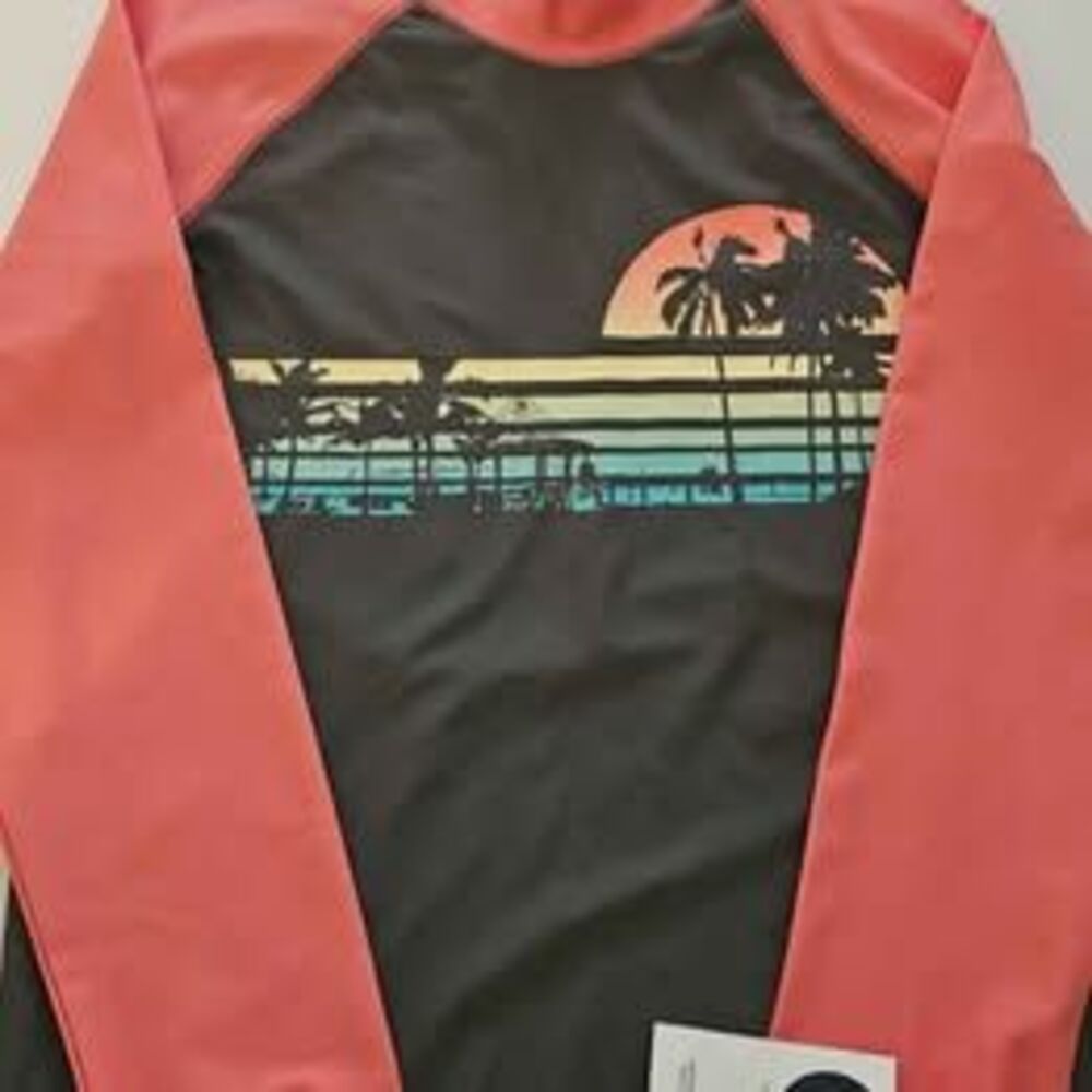 Boys Size 8 Long Sleeve Rash Guard